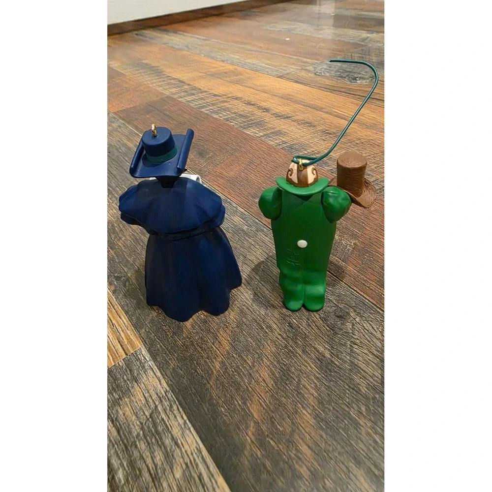 Hallmark Keepsake Wizard of Oz Munchkinland Mayor and Coroner Ornament Set 1998